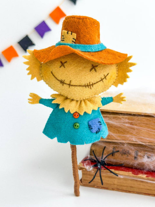 Handmade felt Halloween scarecrow ornament – soft spooky decoration, 11×8×3 cm

