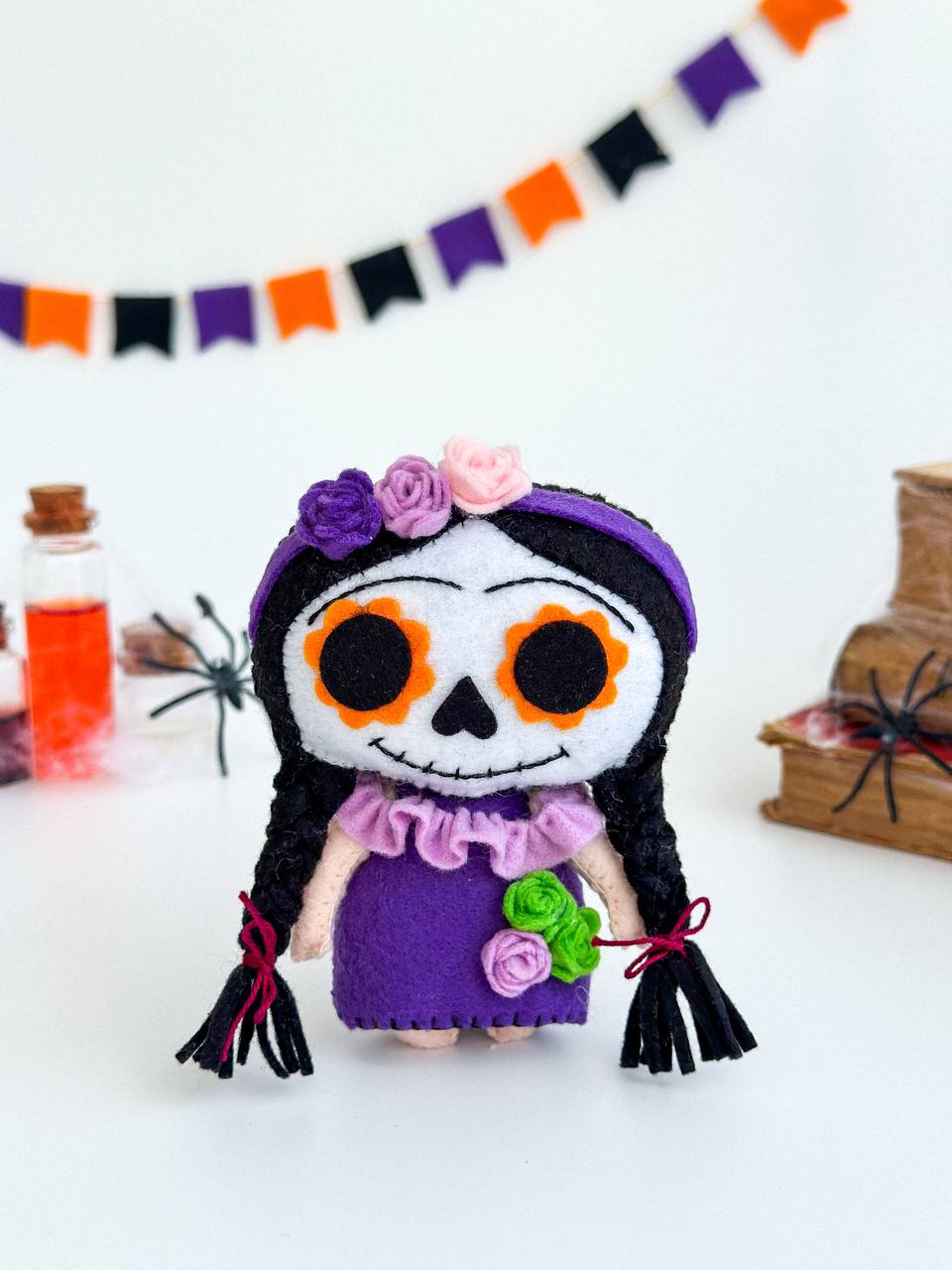 Handmade felt Lady Katrina Halloween ornament – spooky decor for tree or shelf, 12×9×3 cm

