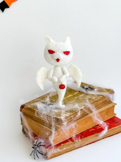 Felt cat ghost on shelf or tray – spooky cute autumn decor