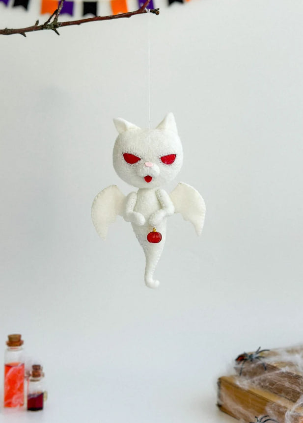 White felt ghost cat ornament – holding real stone pumpkin, 18×6.5 cm