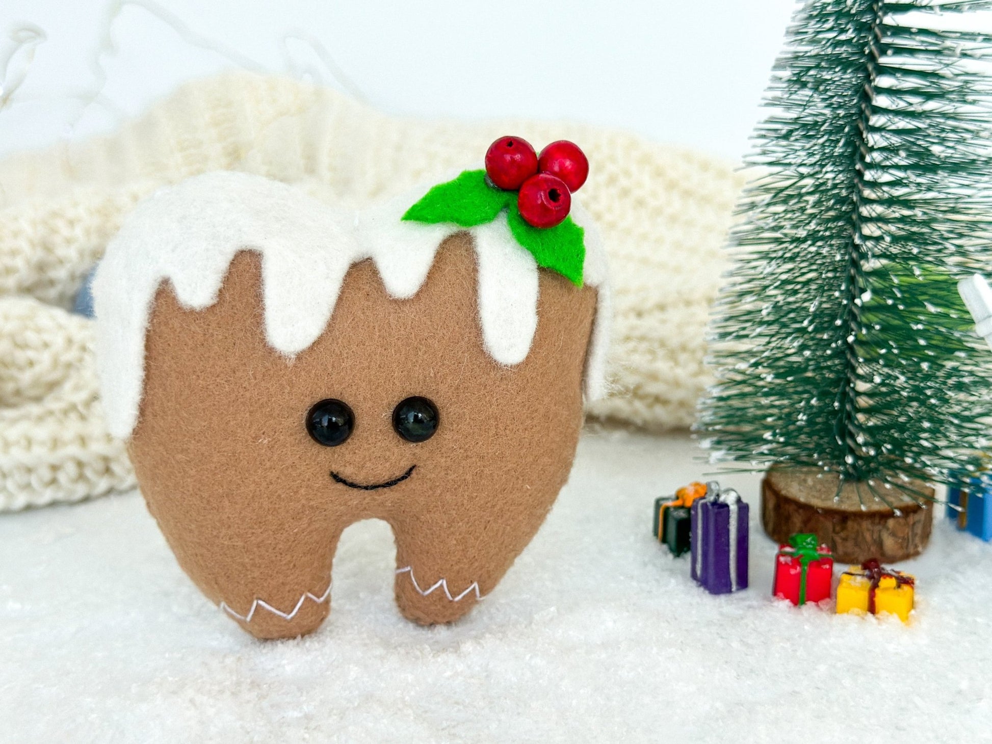 Tooth Ornament Gingerbread - WoollyFox