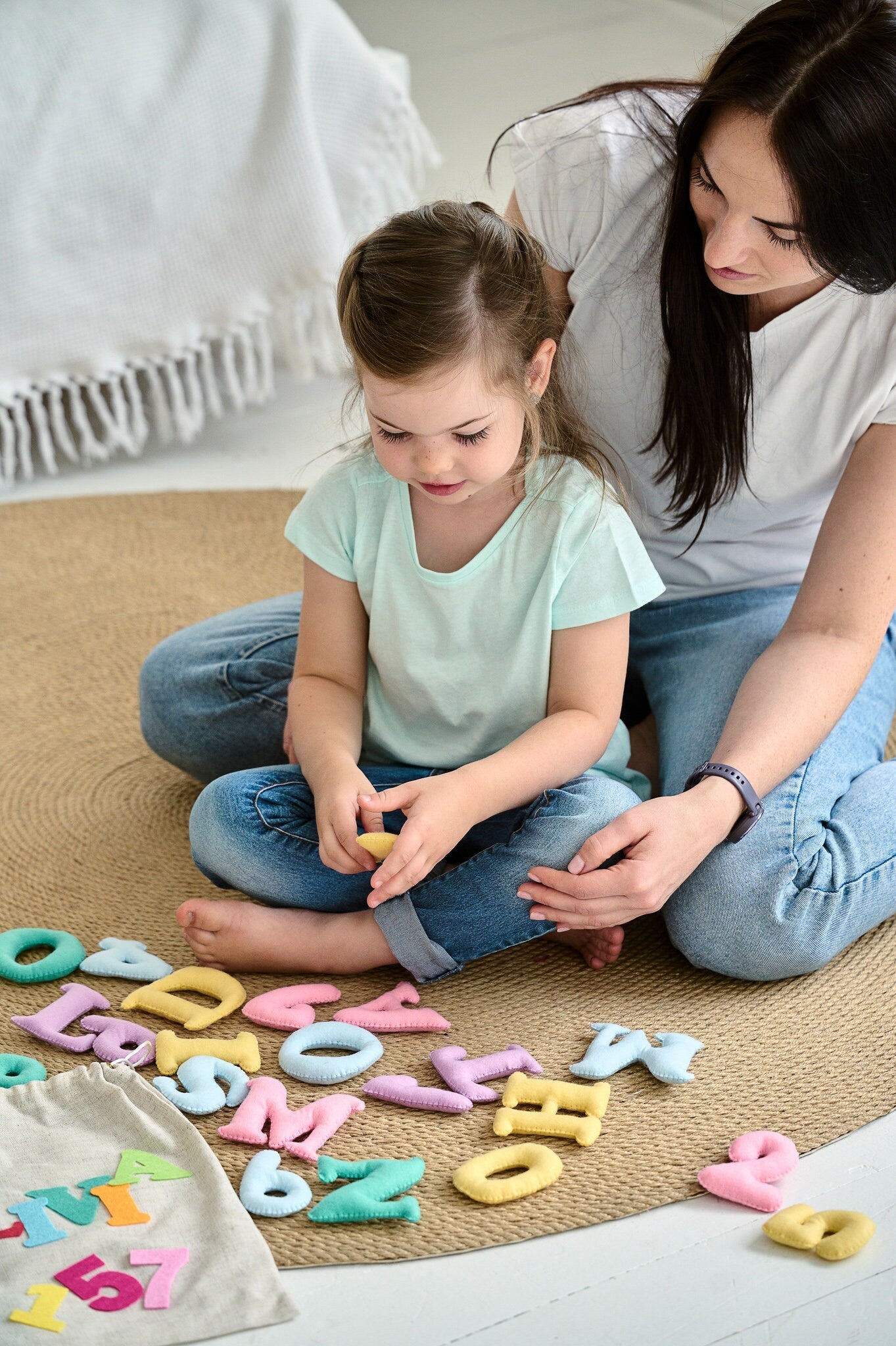Felt Alphabet Toy Set – 26 English Letters with Storage Bag - WoollyFox