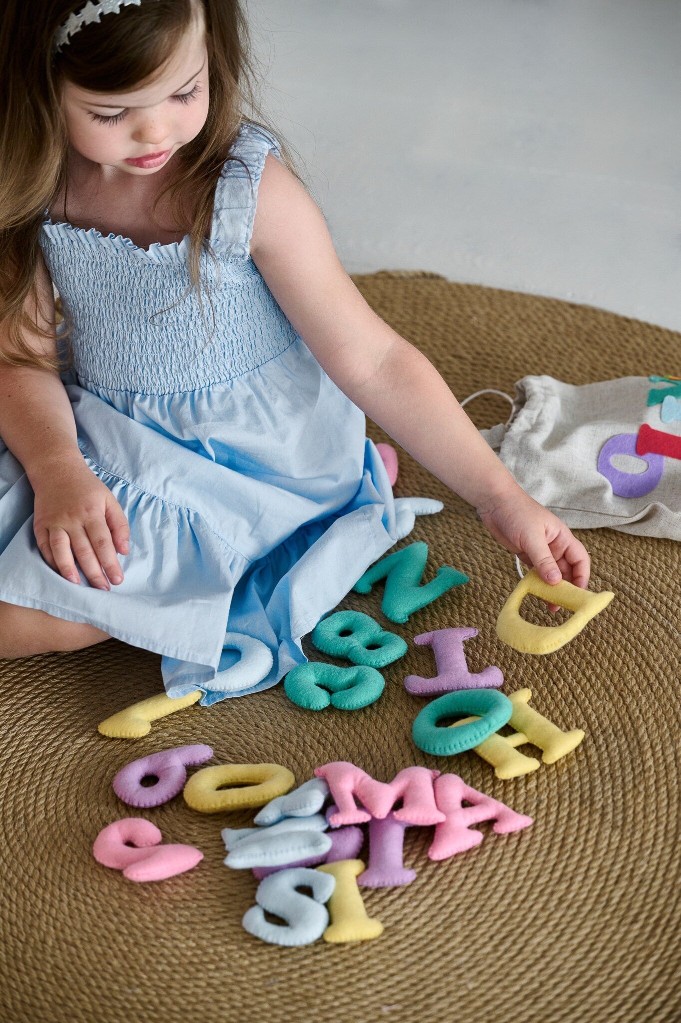 Felt Alphabet Toy Set – 26 English Letters with Storage Bag - WoollyFox