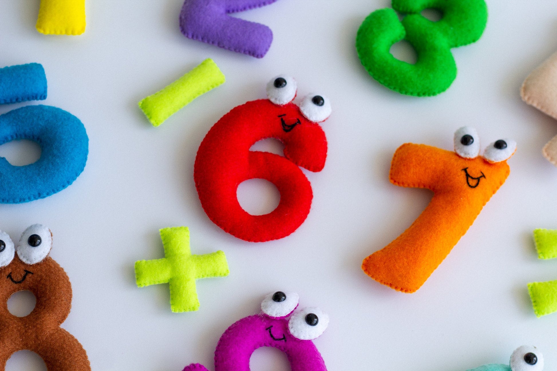 Felt Numbers Toy Set – 1–10 & Math Symbols with Linen Bag - WoollyFox