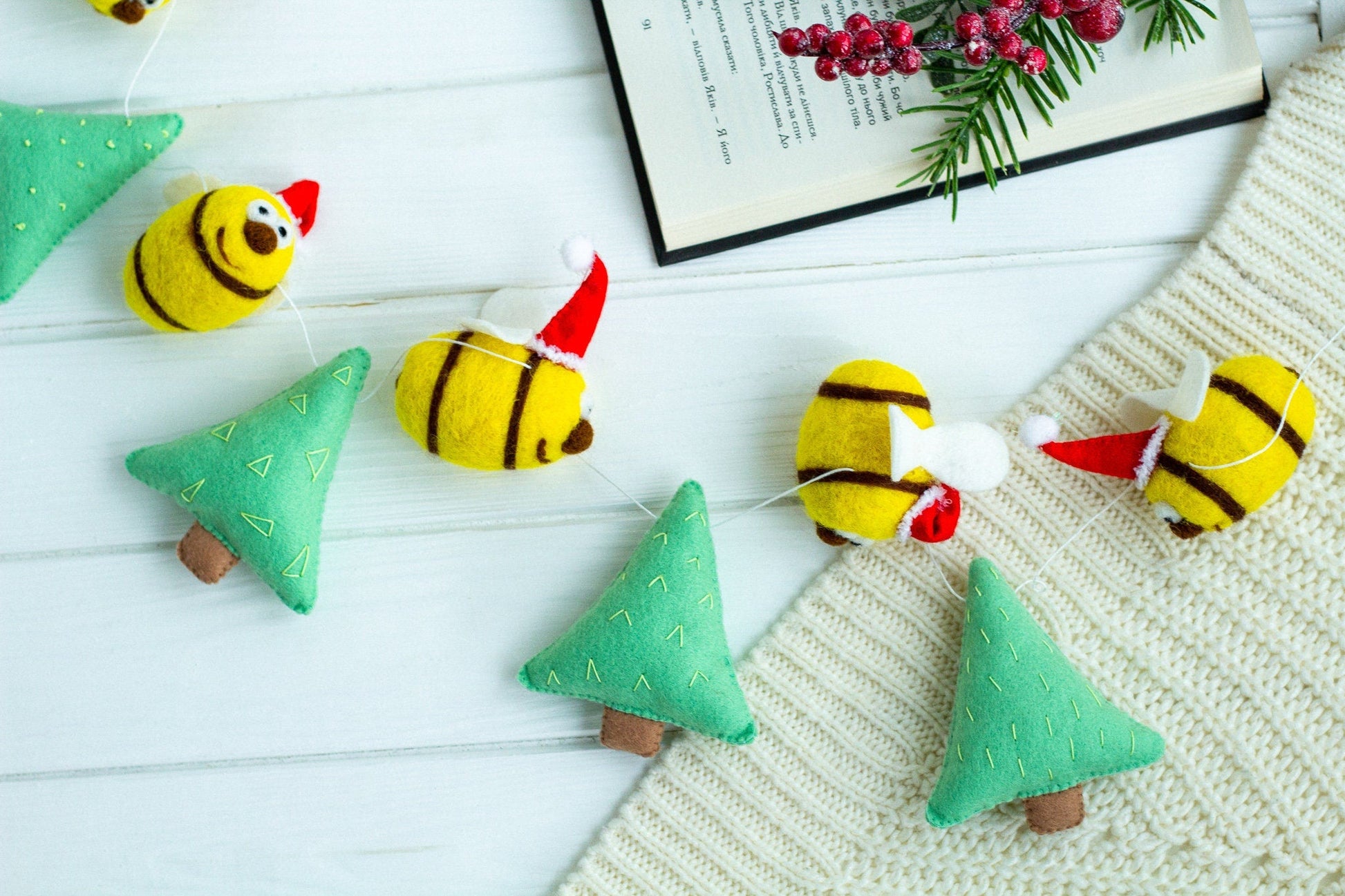 Garland Made Of Felt Bumblebee - WoollyFox