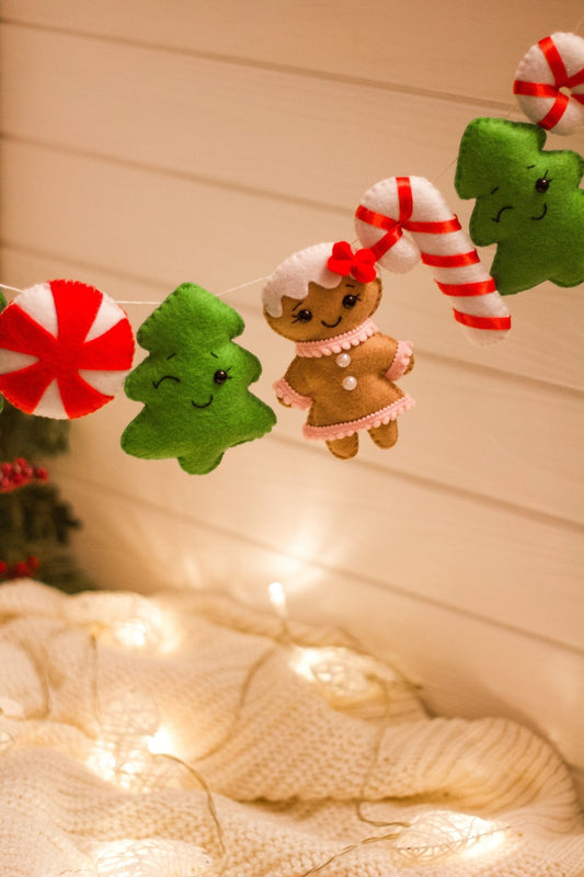 Gingerbread Christmas Garland - WoollyFox