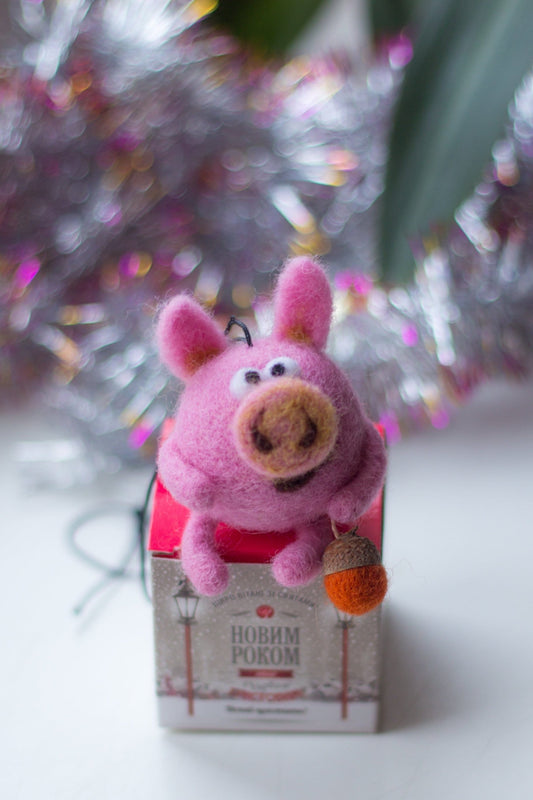 Wool pig ornament 