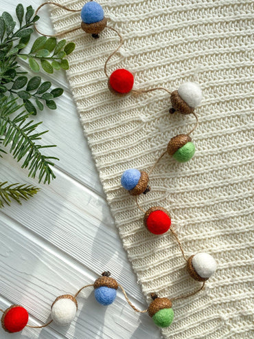 Set Felt Acorn Garland - WoollyFox