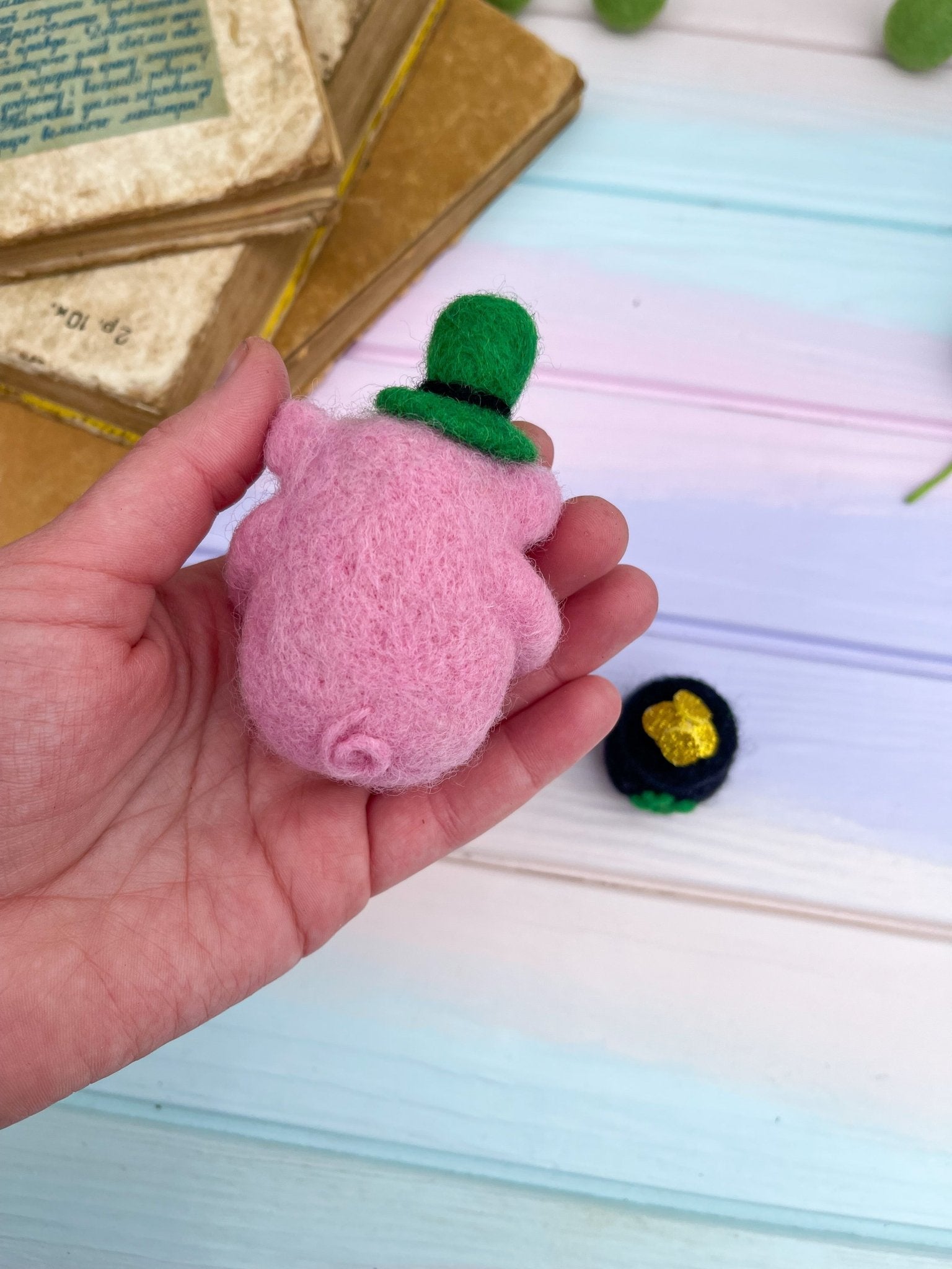 St Patrick's Felted Pig - WoollyFox