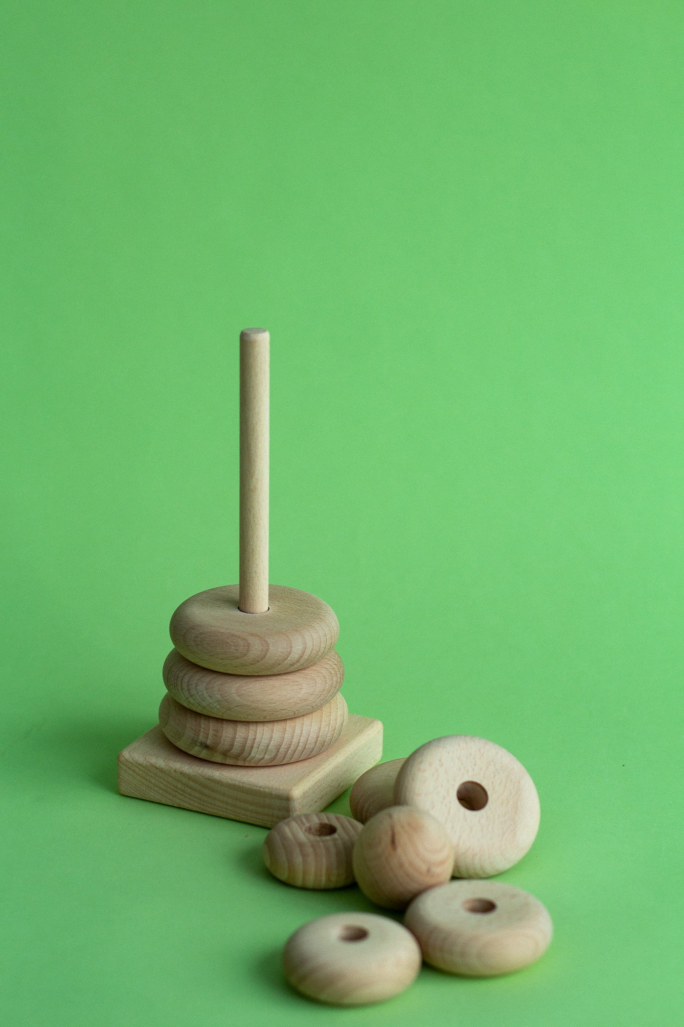 Wooden Ring Pyramid Tower - WoollyFox